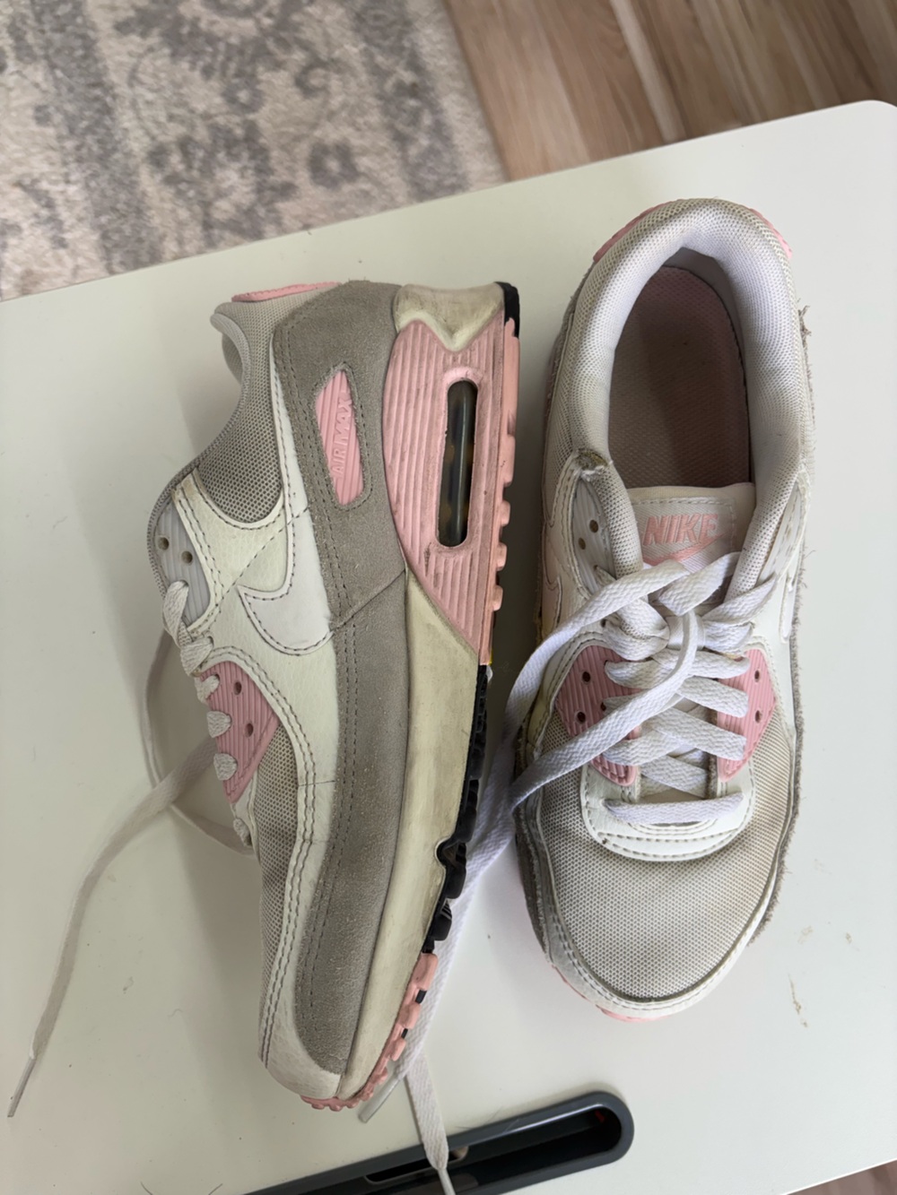 Nike 90s air max White and Pink Women's Low-Top Sneakers